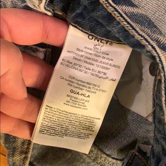 ONLY ripped and embroidered jeans/Size 30 - Picture 4 of 7